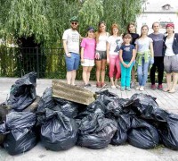 Американка вдруге береться за чищення Стрипи від сміття